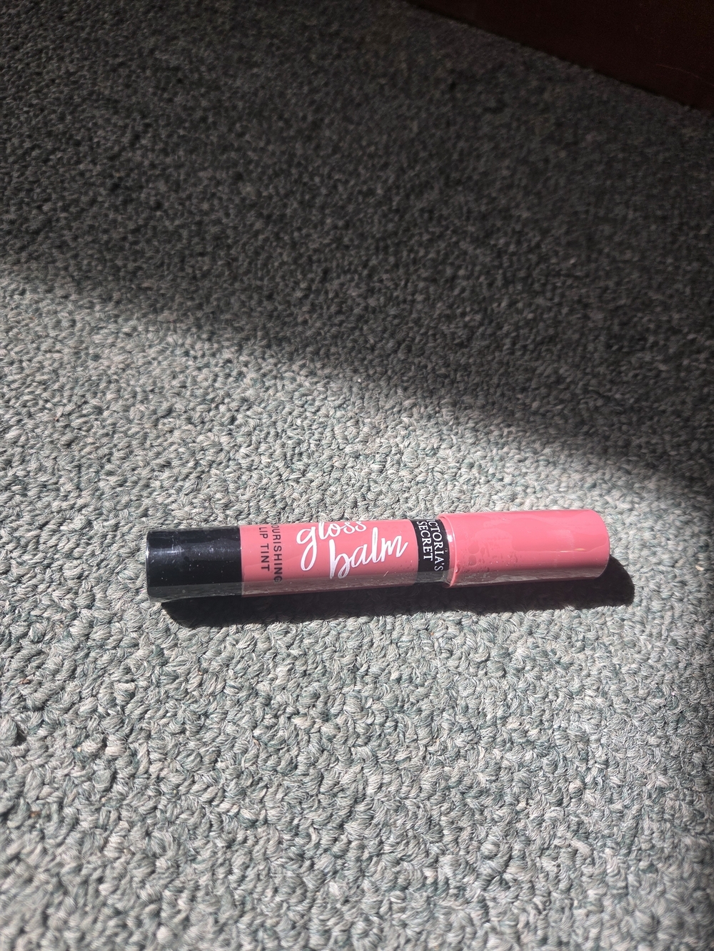 Victoria's Secret Lip Gloss - Smitten - Picture 3 of 3
